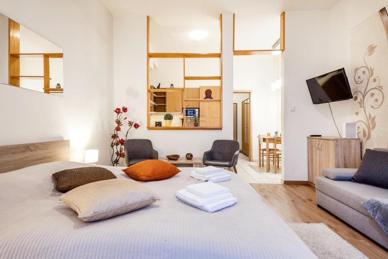 布达佩斯Downtown Charm With Balcony And Garden View公寓 外观 照片