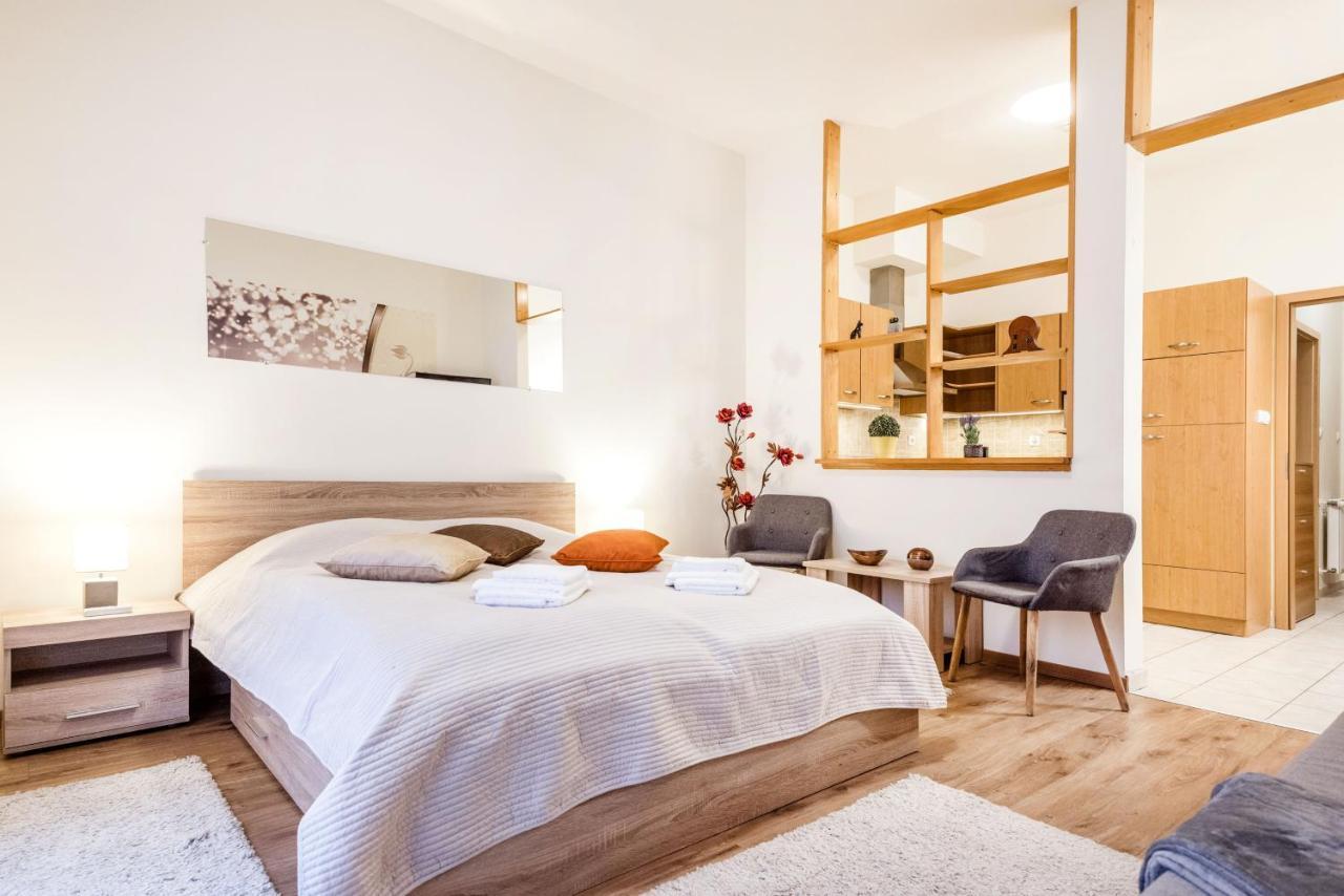 布达佩斯Downtown Charm With Balcony And Garden View公寓 外观 照片
