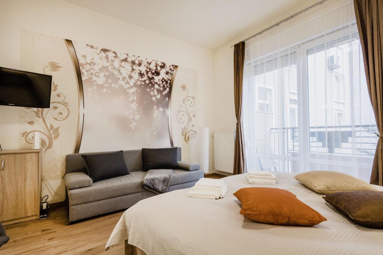 布达佩斯Downtown Charm With Balcony And Garden View公寓 外观 照片